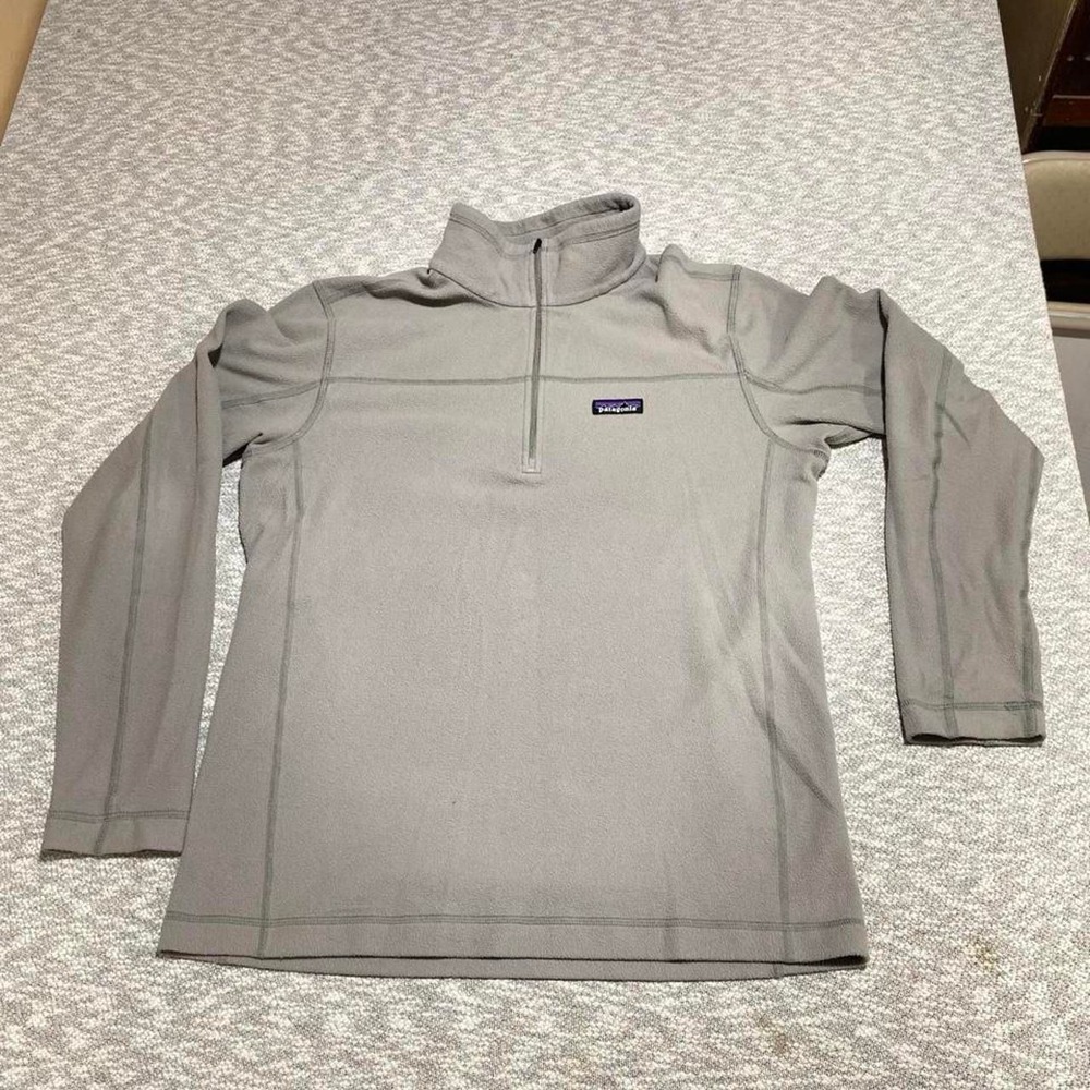 Patagonia 1/4 Zip Pullover in gray back logo in the back unisex M. SKU-B469